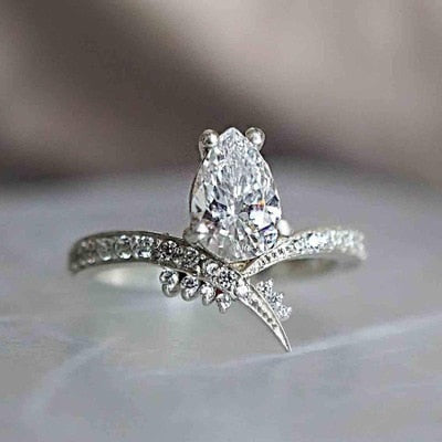 2017 Hot sale New Design Luxury Big Oval CZ Ring Golden Color Wedding ring  Fine Jewelry for Women Free Shipping Jewelry