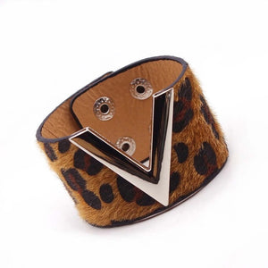 D&D Fashion Leopard Charm Leather Bracelets For Women Simple All-Match OL V Word Wide Cuff Bracelet Femme 2019 New Hand Jewelry