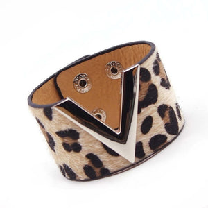 D&D Fashion Leopard Charm Leather Bracelets For Women Simple All-Match OL V Word Wide Cuff Bracelet Femme 2019 New Hand Jewelry