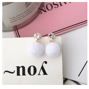 One Direction 2019 New Temperament Short Paragraph Earrings Personality Wild Simple Brown Hair Ball Wom Bijoux Boucle D'oreille