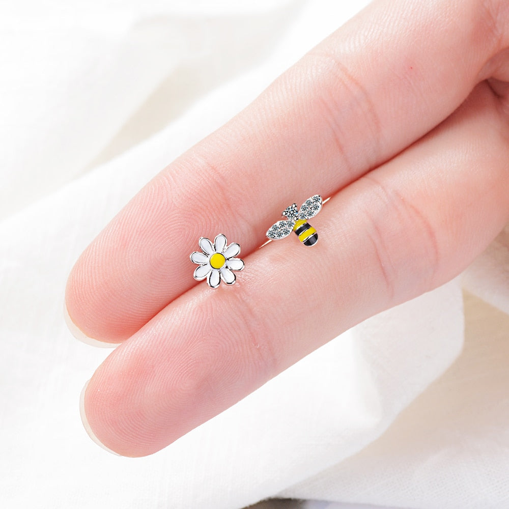 Todorova Lovely Asymmetric Bee Sun Flower Zircon Crystal Earrings for Women Girl Korean Style Earrings boucle d'oreille